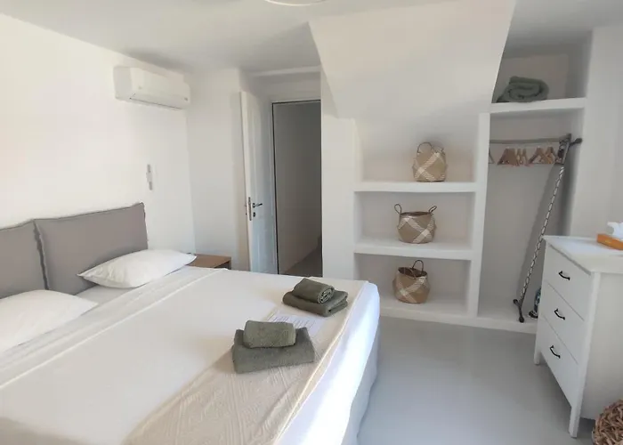 Villa Waterfront With Private Pool And Seaview *